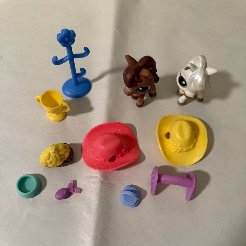 Littlest Pet Shop "Raceabout Ranch" 2007 (Partial Set) #337 and #338 Horses